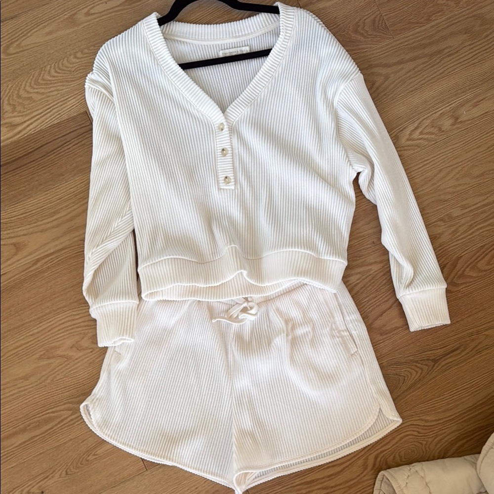 Abercrombie & Fitch Cream V-Neck Sweater Set